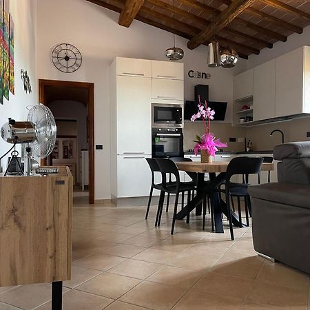 הוילה Ambra La Casa In Castello מראה חיצוני תמונה